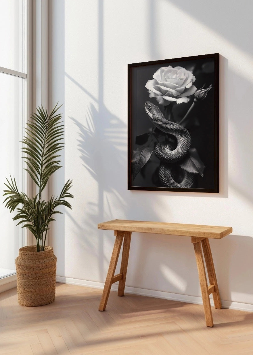 Cuadro Serpiente hiperrealista con rosa en blanco y negro