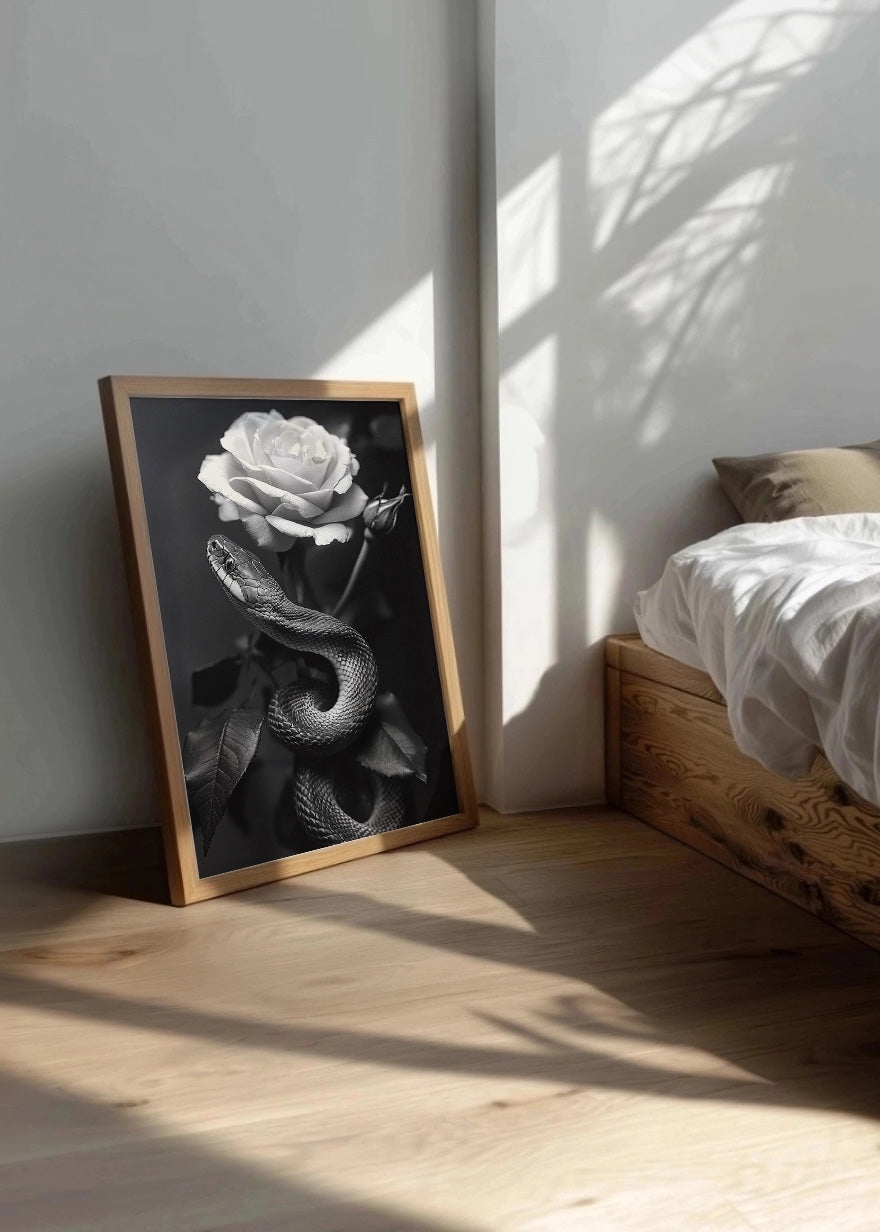 Cuadro Serpiente hiperrealista con rosa en blanco y negro