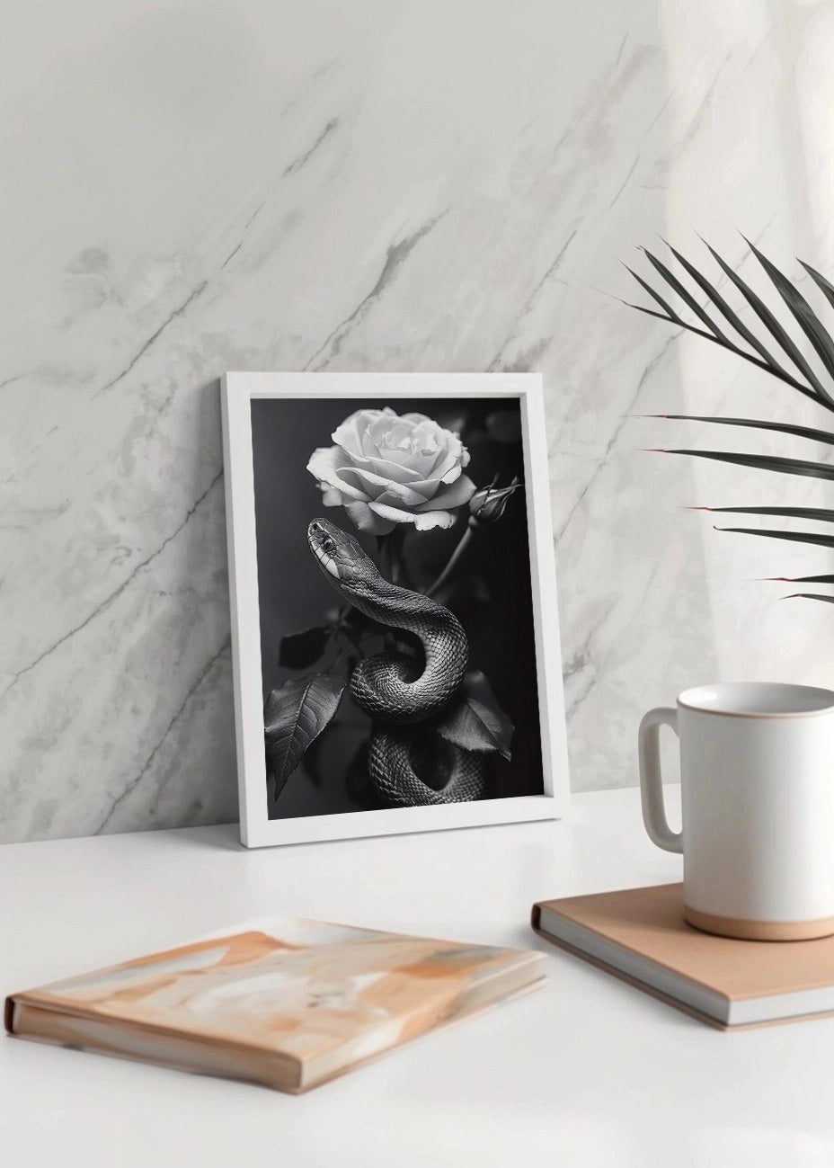 Cuadro Serpiente hiperrealista con rosa en blanco y negro