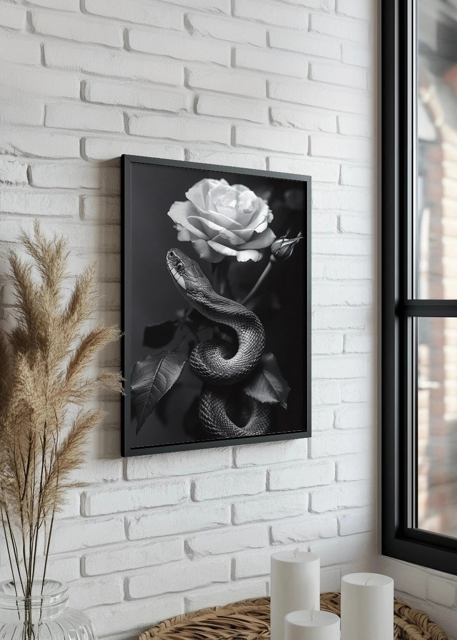 Cuadro Serpiente hiperrealista con rosa en blanco y negro