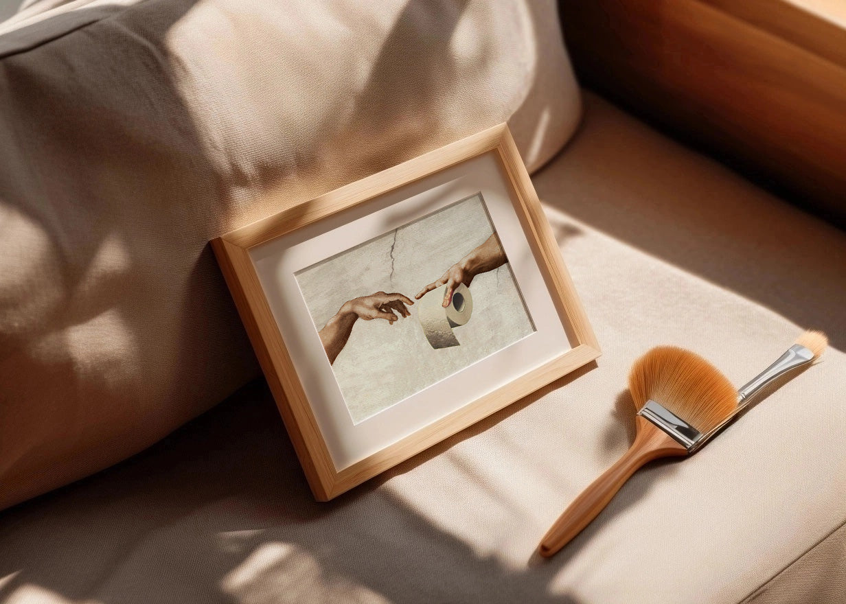 Cuadro ​Para baño : Manos de Dios con papel higiénico