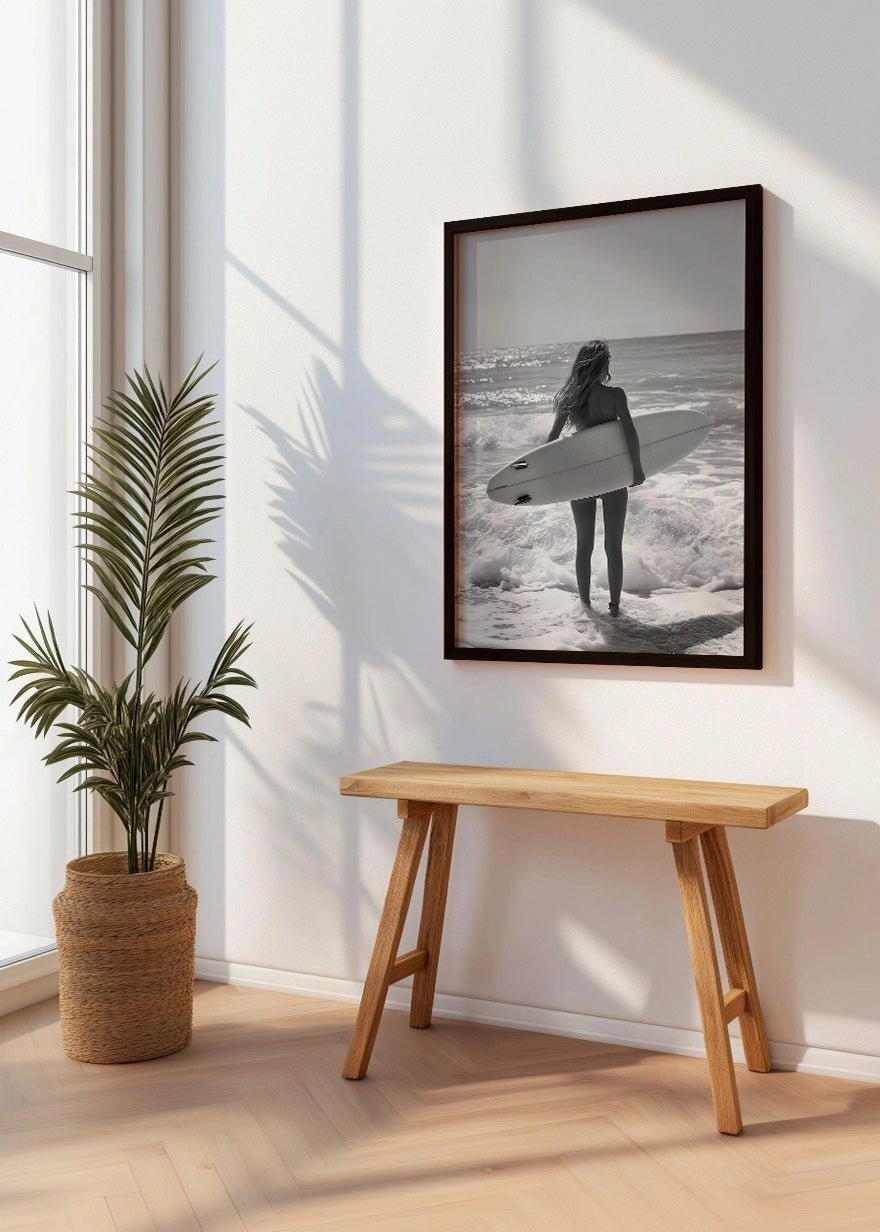Cuadro ​Chica surfera en la playa