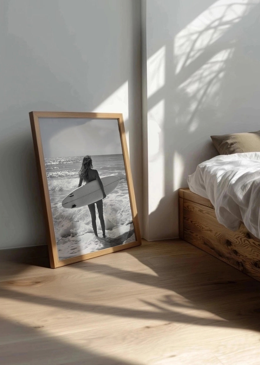 Cuadro ​Chica surfera en la playa