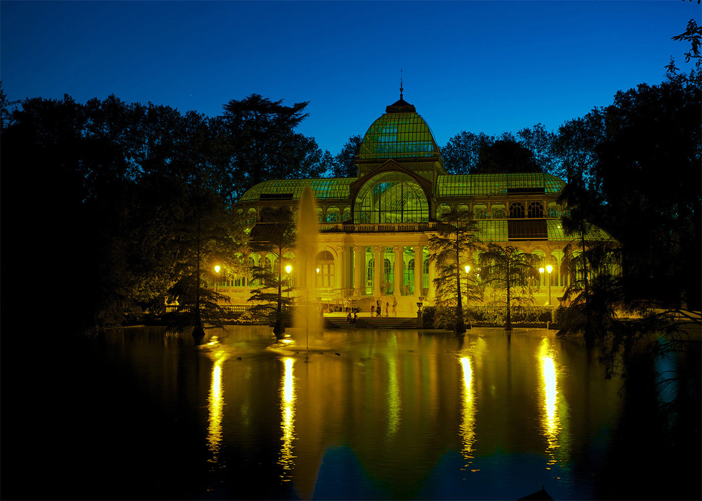 Cuadro Palacio de Cristal de noche (CC BY-SA 2.0 por jiuguangw)